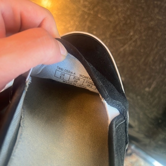 Tommy Hilfiger Black & White Initials Lucey Sneaker Size 8.5 - Picture 9 of 12